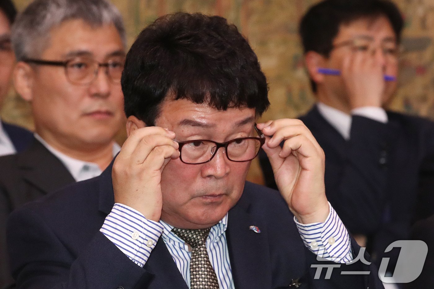 본문 이미지 - 김택규 대한배드민턴협회장이 22일 오후 서울 여의도 국회에서 열린 문화체육관광위원회의 대한체육회와 서울올림픽기념국민체육진흥공단, 대한장애인체육회, 태권도진흥재단, 한국체육산업개발, 스포츠윤리센터에 대한 국정감사에 증인으로 출석해 있다. 2024.10.22/뉴스1 ⓒ News1 이광호 기자