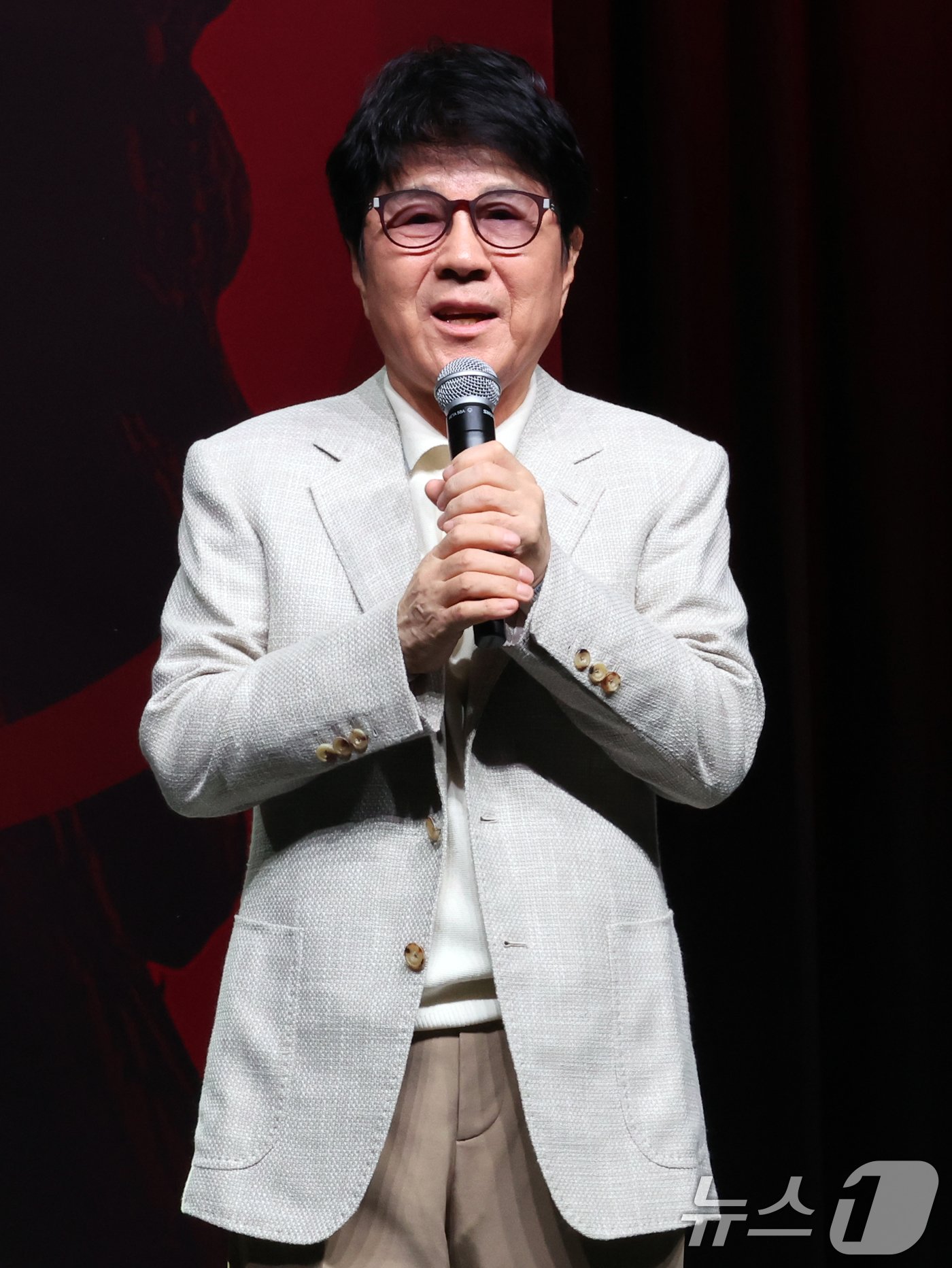 본문 이미지 - 가수 조용필이 22일 오후 서울 용산구 블루스퀘어에서 열린 정규 20집 '20' 기자간담회에서 소감을 밝히고 있다. 이번 정규 앨범 '20'은 2013년 정규 19집 '헬로'(Hello) 이후 11년 만이다. 2024.10.22/뉴스1 ⓒ News1 황기선 기자