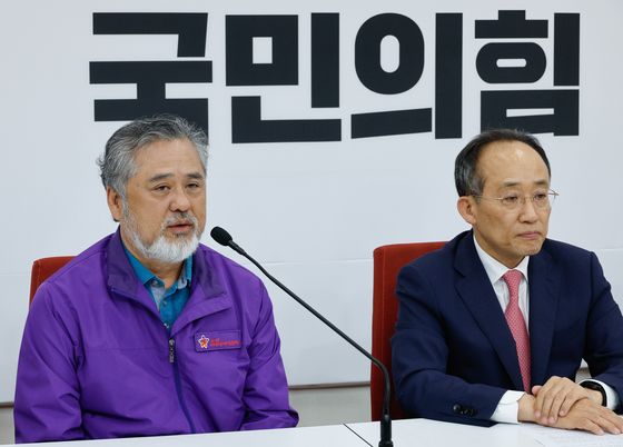 이태원 유가족 만난 추경호 "희생자 늘 추모하는 공간 기대"