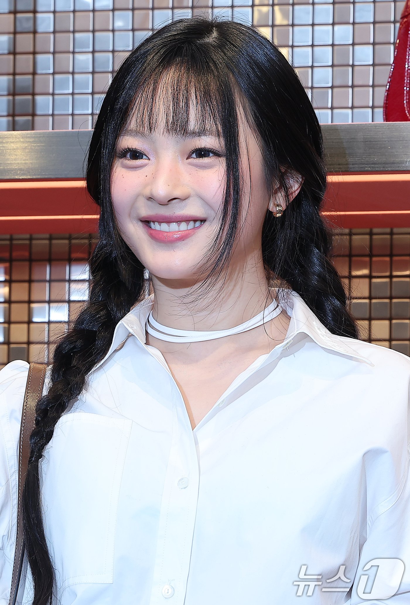 본문 이미지 - 뉴진스 하니가 22일 오후 서울 용산구 이태원 구찌 가옥에서 열린 포토콜 행사에 참석해 포즈를 취하고 있다. 2024.10.22/뉴스1 ⓒ News1 김진환 기자