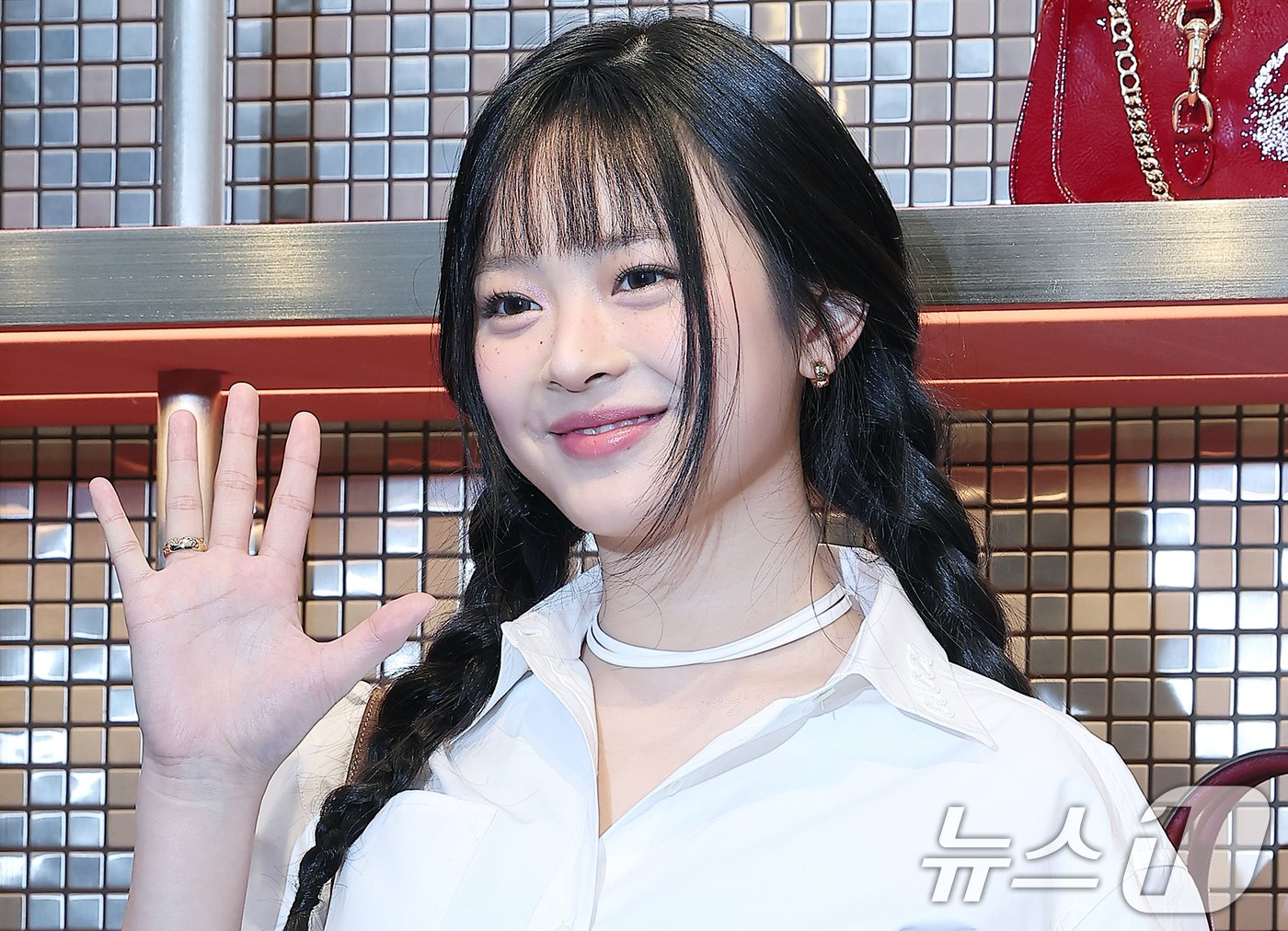 본문 이미지 - 뉴진스 하니가 22일 오후 서울 용산구 이태원 구찌 가옥에서 열린 포토콜 행사에 참석해 포즈를 취하고 있다. 2024.10.22/뉴스1 ⓒ News1 김진환 기자