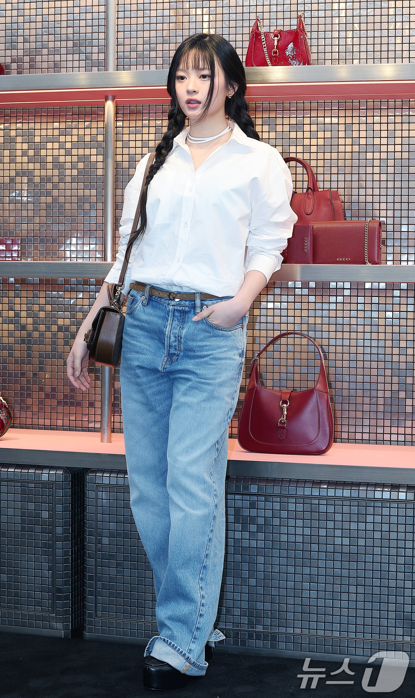 본문 이미지 - 뉴진스 하니가 22일 오후 서울 용산구 이태원 구찌 가옥에서 열린 포토콜 행사에 참석해 포즈를 취하고 있다. 2024.10.22/뉴스1 ⓒ News1 김진환 기자