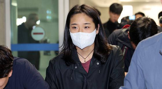 대표팀과 떨어져 출국·귀국하는 안세영