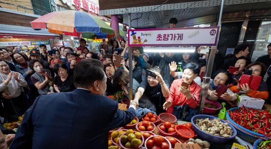 윤석열 대통령, 부산 초량시장 방문