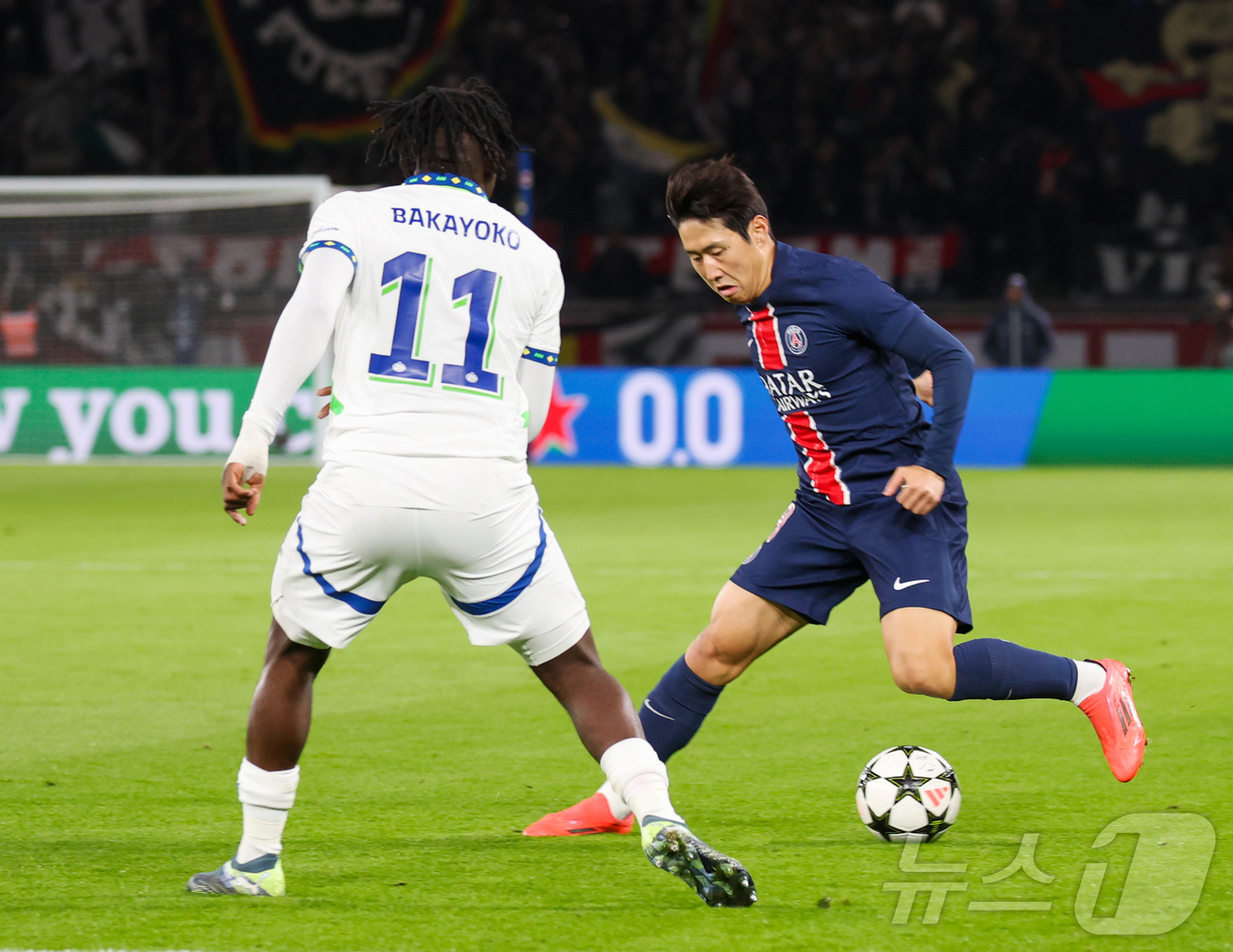 (파리=뉴스1) 이준성 기자 = 파리 생제르맹(PSG) 이강인이 23일 새벽(한국시간) 프랑스 파리의 파르크 데 프랭스 경기장에서 열린 2024-25 유럽축구연맹(UEFA) 챔피언 …