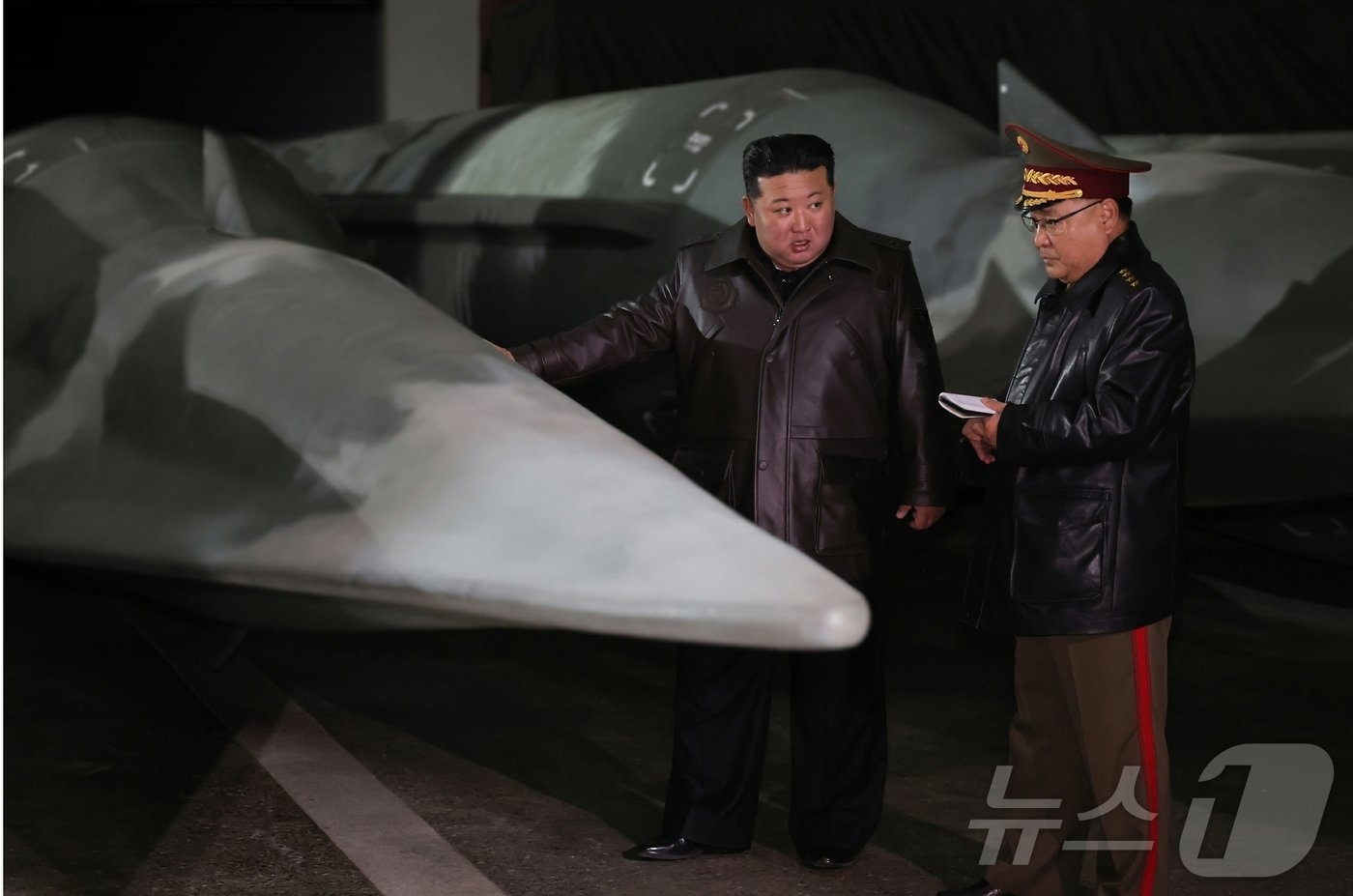 본문 이미지 - 북한 노동당 기관지 노동신문은 23일 김정은 당 총비서가 전략미사일기지들을 시찰했다고 보도했다. 이날 김 총비서는 "각이한 상황속에서도 임의의 시각에 신속히 적수들에게 전략적 타격을 가할 수 있게 철저한 대응 태세를 유지하는데 만전을 기하라＂고 강조했다. [국내에서만 사용가능. 재배포 금지. DB 금지. For Use Only in the Republic of Korea. Redistribution Prohibited] rodongphoto@news1.kr
