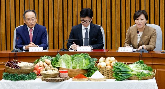 김장재료 앞에 둔 당정