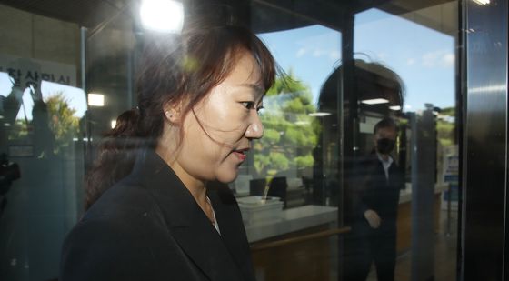 '명태균 폭로' 강혜경 소환조사 출석