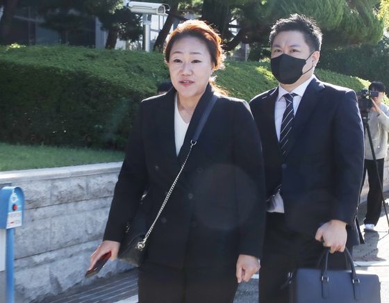 강혜경 "진실 밝혀줄거라 믿는다"…검찰, 소환 조사(종합)