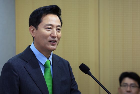 오세훈, 노인연령 75세 제안에…"고민하며 해법 모색할 순서"