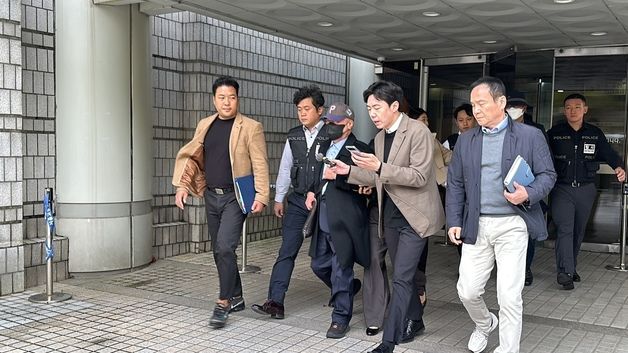 '36주 낙태 영상' 의료진 영장심사…"살인 인정하냐" 질문에 묵묵부답