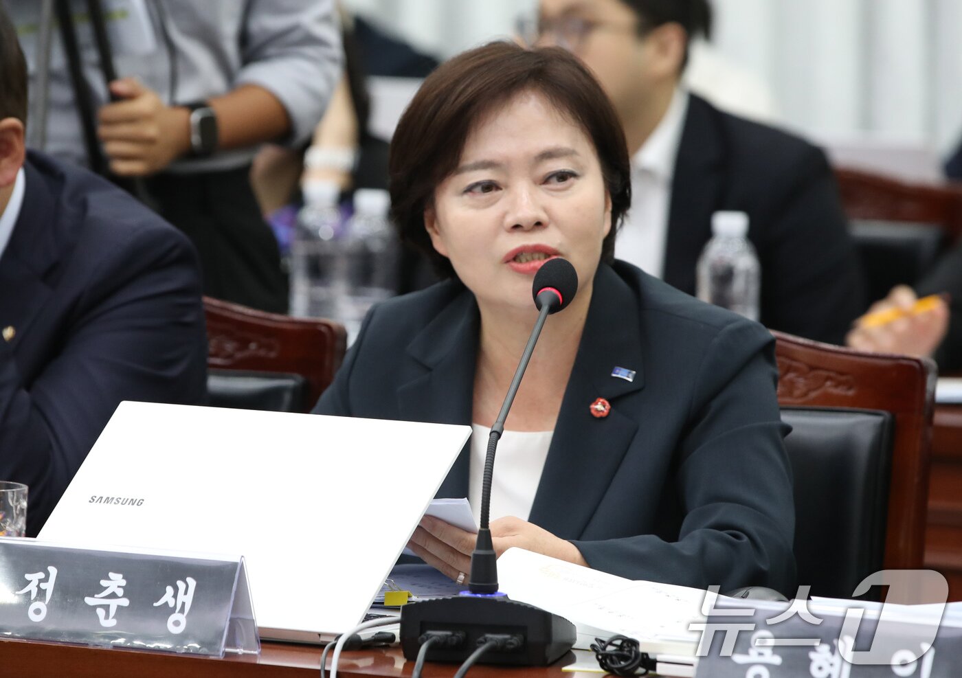 본문 이미지 - 정춘생 조국혁신당 의원이 지난 2024년 10월 23일 제주도청에서 열린 국회 행정안전위원회 국정감사에서 질의하고 있다. 2024.10.23 ⓒ 뉴스1 DB