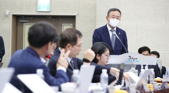 [국감] 문다혜씨 불법 숙박업 수사 상황 설명하는 박기남 제주자치경찰단장