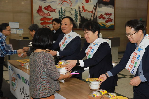 수협, 임직원 1000명에게 국내산 전복·김으로 만든 아침식사 제공