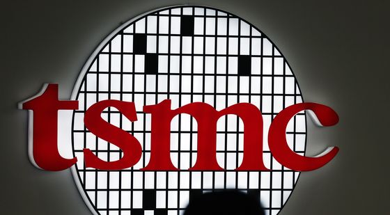 반도체대전에 걸린 대만의 TSMC 간판