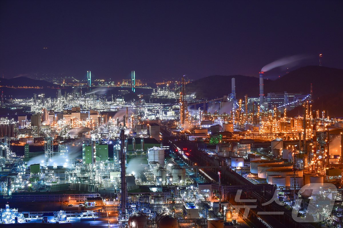 본문 이미지 - 전남 여수국가산업단지 전경.(여수시 제공)2024.10.23/뉴스1 ⓒ News1 김동수 기자