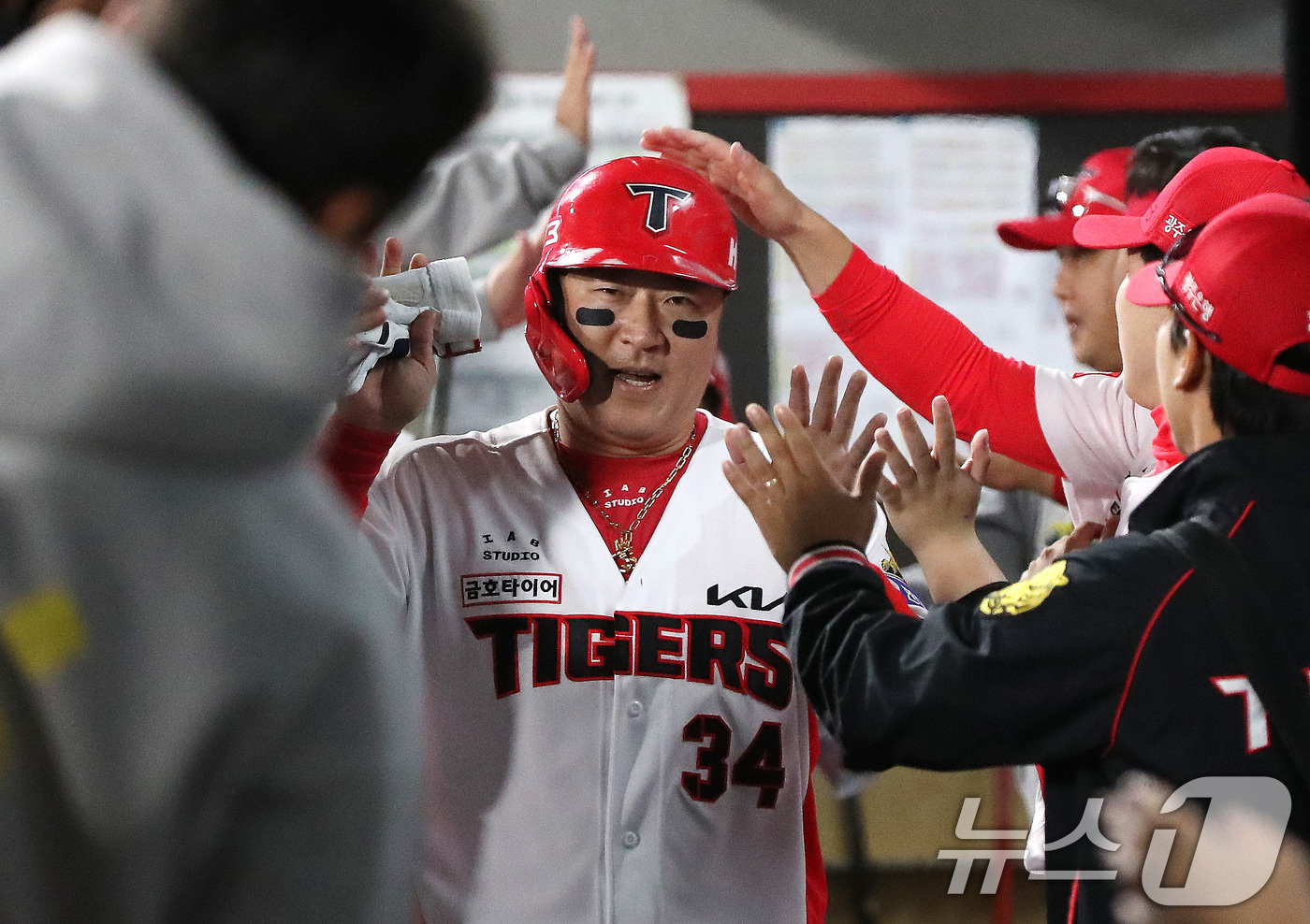 (광주=뉴스1) 임세영 기자 = 23일 오후 광주 북구 기아챔피언스필드에서 열린 프로야구 '2024 신한 SOL 뱅크 KBO 포스트시즌' 한국시리즈 2차전 삼성 라이온즈와 KIA …