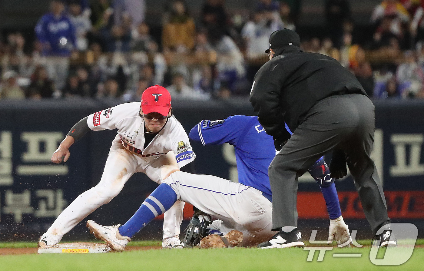 (광주=뉴스1) 임세영 기자 = 23일 오후 광주 기아챔피언스필드에서 열린 프로야구 '2024 신한 SOL 뱅크 KBO 포스트시즌' 한국시리즈 2차전 삼성 라이온즈와 KIA 타이거 …