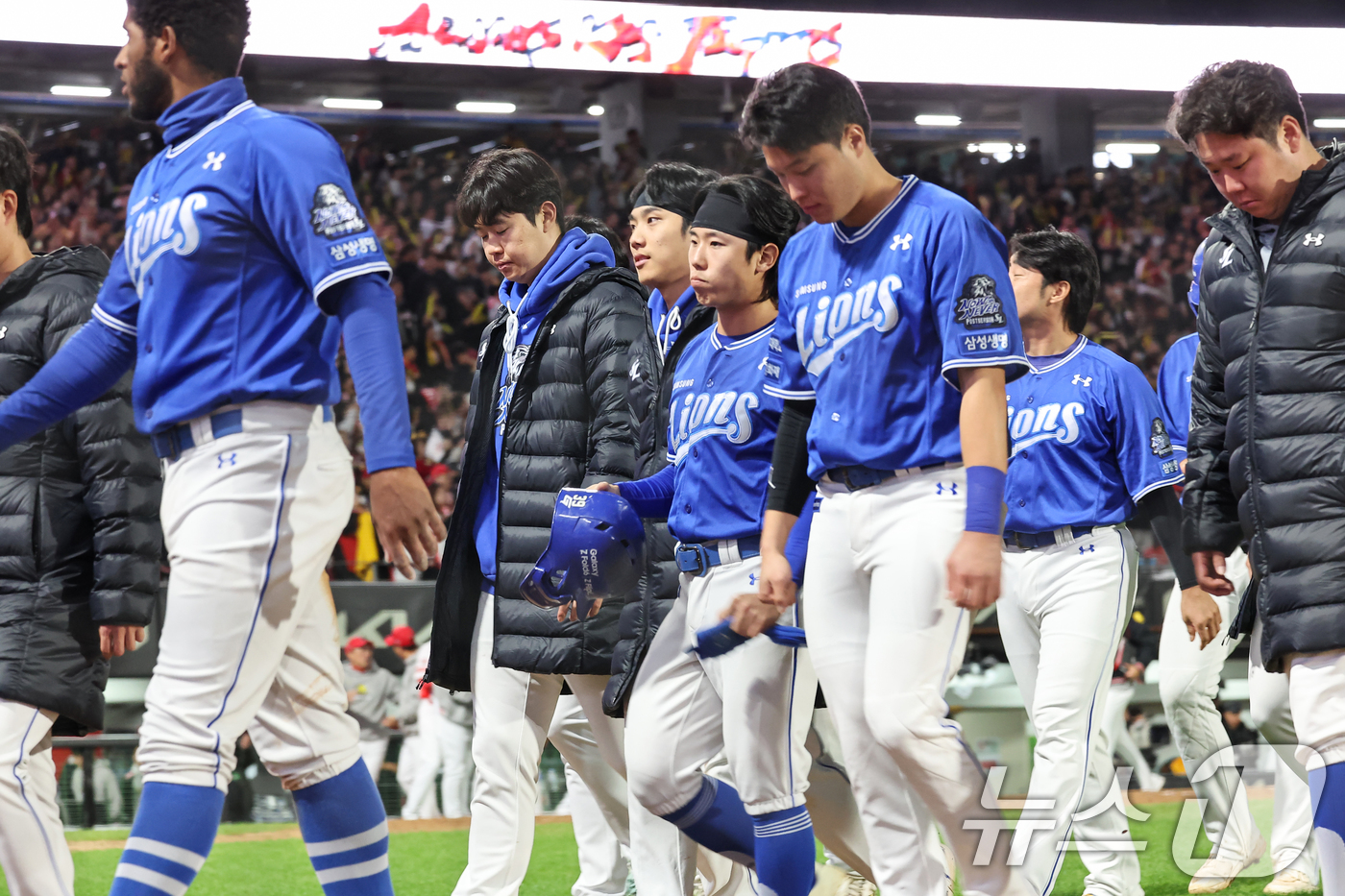 (광주=뉴스1) 김도우 기자 = 23일 오후 광주 북구 기아챔피언스필드에서 열린 프로야구 '2024 신한 SOL 뱅크 KBO 포스트시즌' 한국시리즈 2차전 삼성 라이온즈와 KIA …