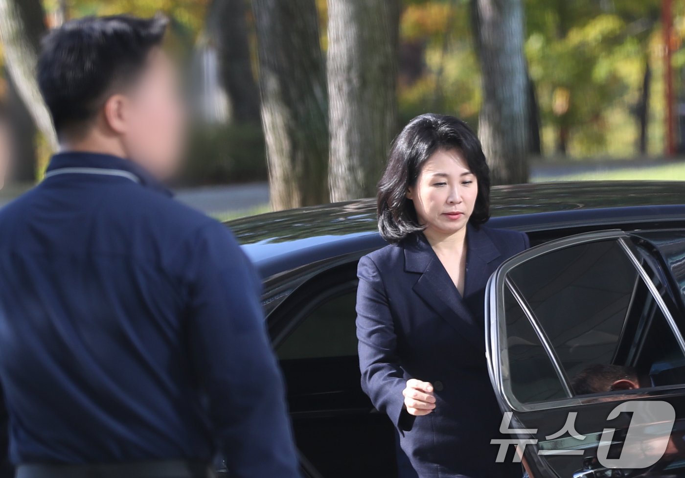 공직선거법 위반 혐의로 불구속 기소된 더불어민주당 이재명 대표의 배우자 김혜경 씨가 24일 오전 경기 수원시 영통구 수원지방법원에서 열린 결심공판에 출석하고 있다. 2024.10.24/뉴스1 ⓒ News1 김영운 기자