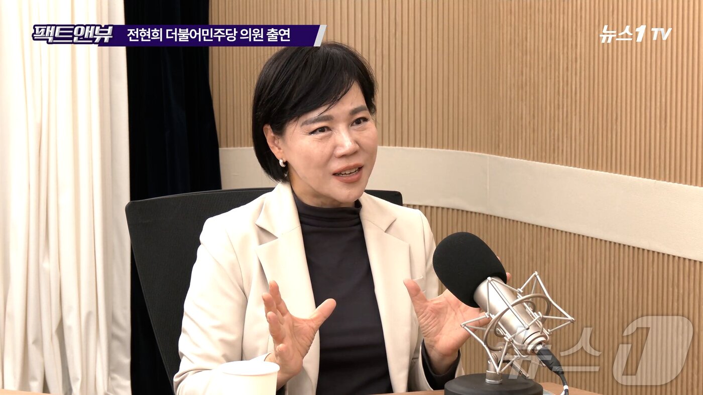 본문 이미지 - 전현희 더불어민주당 최고위원이 24일 뉴스1 유튜브 &#39;팩트앤뷰&#39;에 출연해 발언하고 있다.