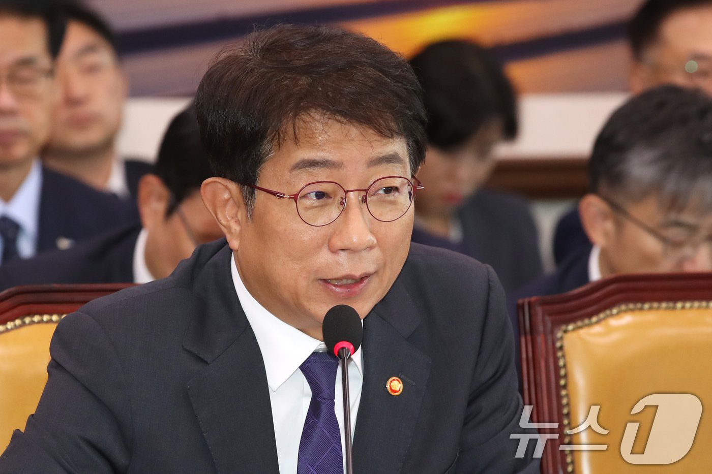 본문 이미지 - 박상우 국토교통부 장관이 24일 오후 서울 여의도 국회에서 열린 국토교통위원회의 국토교통부 등에 대한 종합국정감사에서 의원 질의에 답하고 있다. 2024.10.24/뉴스1 ⓒ News1 이광호 기자