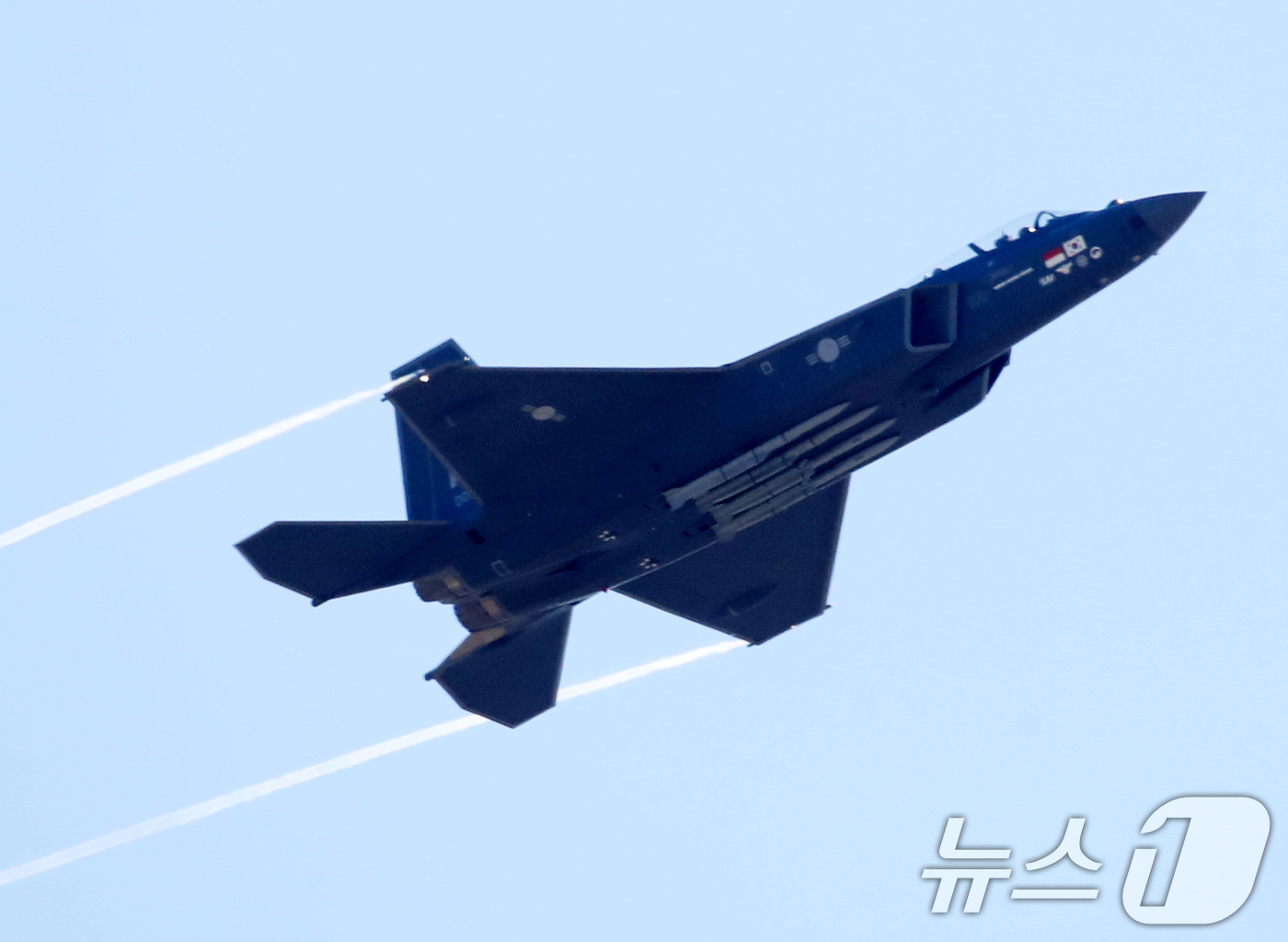 시범비행하는 KF-21 - 뉴스1