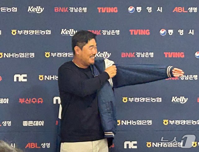 본문 이미지 - 이호준 신임 NC다이노스 감독이 24일 오후 경남 창원시 마산회원구 창원NC파크 인터뷰실에서 기자회견을 하고 있다. 2024.10.24/뉴스1 ⓒ News1 문대현 기자