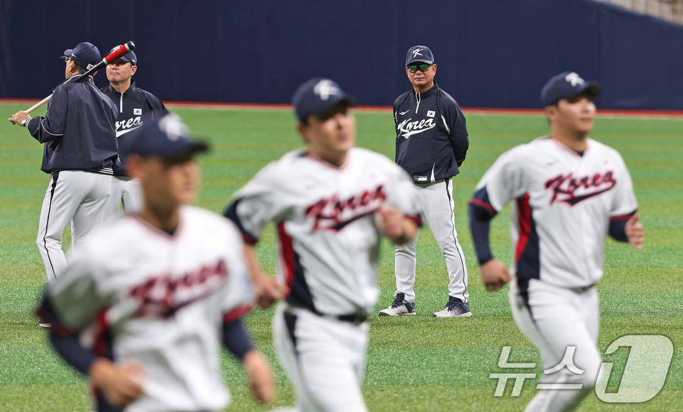 (서울=뉴스1) 장수영 기자 = 2024 세계야구소프트볼협회(WBSC) 프리미어12에 출전하는 류중일 대한민국 야구대표팀 감독이 24일 오후 서울 구로구 고척스카이돔에서 열린 대표 …