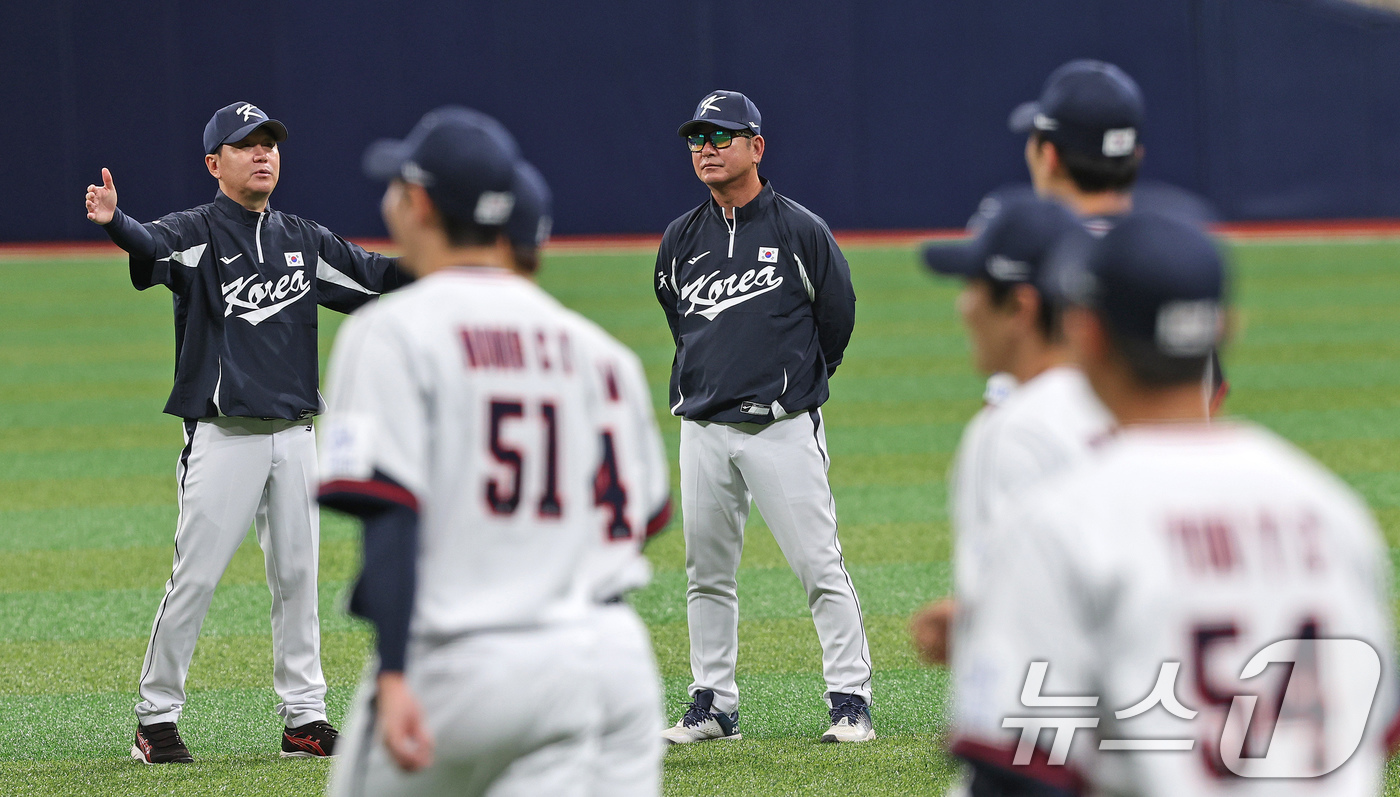 (서울=뉴스1) 장수영 기자 = 2024 세계야구소프트볼협회(WBSC) 프리미어12에 출전하는 류중일 대한민국 야구대표팀 감독이 24일 오후 서울 구로구 고척스카이돔에서 열린 대표 …