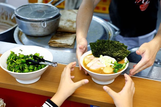 日 대표 서민음식 '라멘' 고물가에 파산 급증…팬데믹 때보다 어렵다