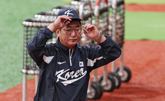 한숨 내쉰 류중일 감독 "4번 타자와 확실한 에이스가 안 보인다"