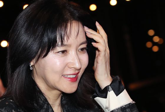 이영애, '김건희와 친분' 주장 유튜버 소송…법원 화해 권고 거부