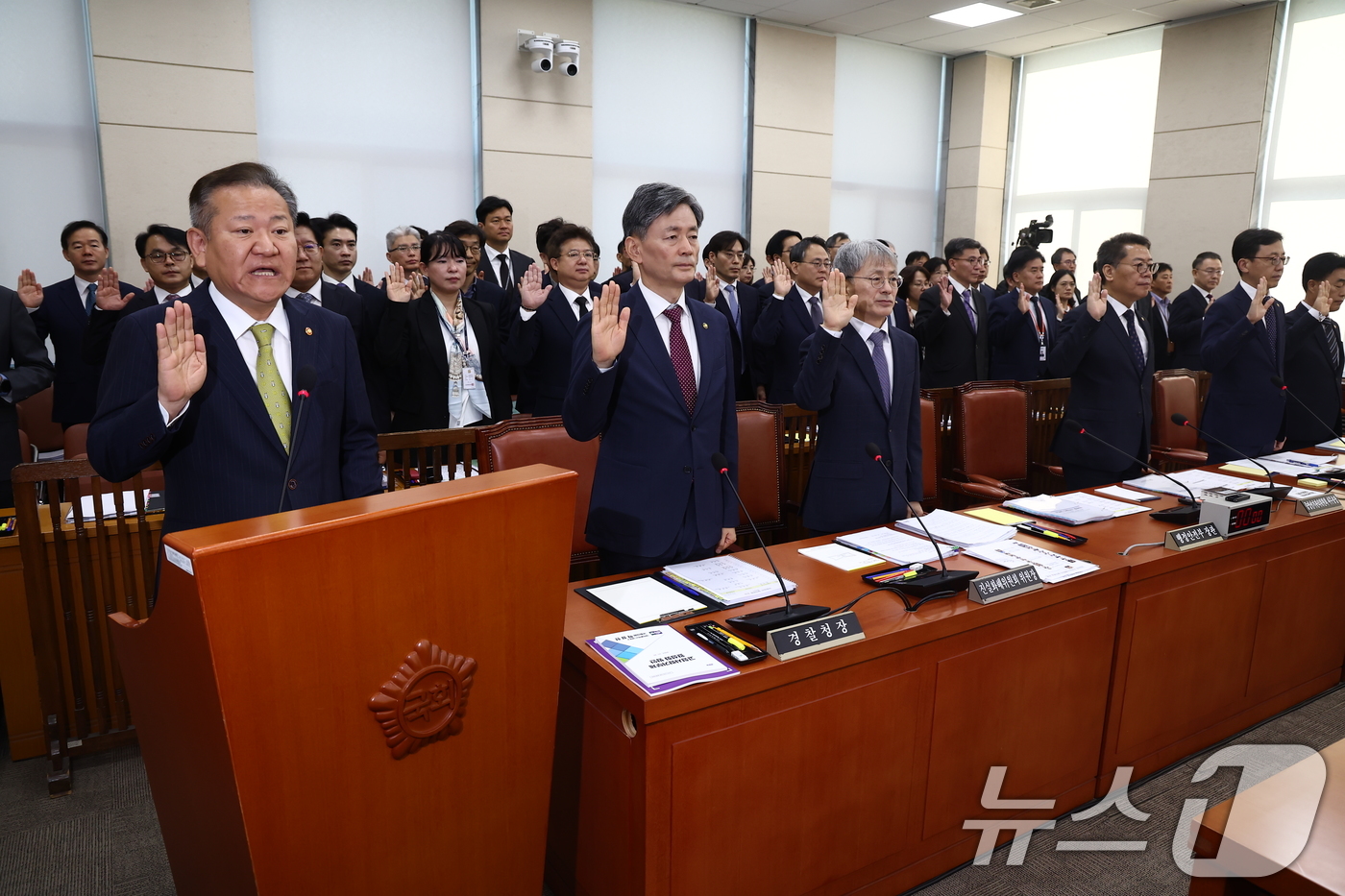 (서울=뉴스1) 김민지 기자 = 이상민 행정안전부 장관이 25일 오전 서울 여의도 국회 행정안전위원회에서 열린 행정안전부·중앙선거관리위원회·진실화해를위한과거사정리위원회·경찰청·소방 …