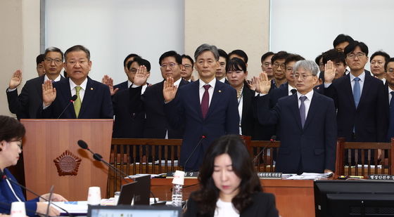 [국감]종합 국정감사 증인 선서하는 피감기관들