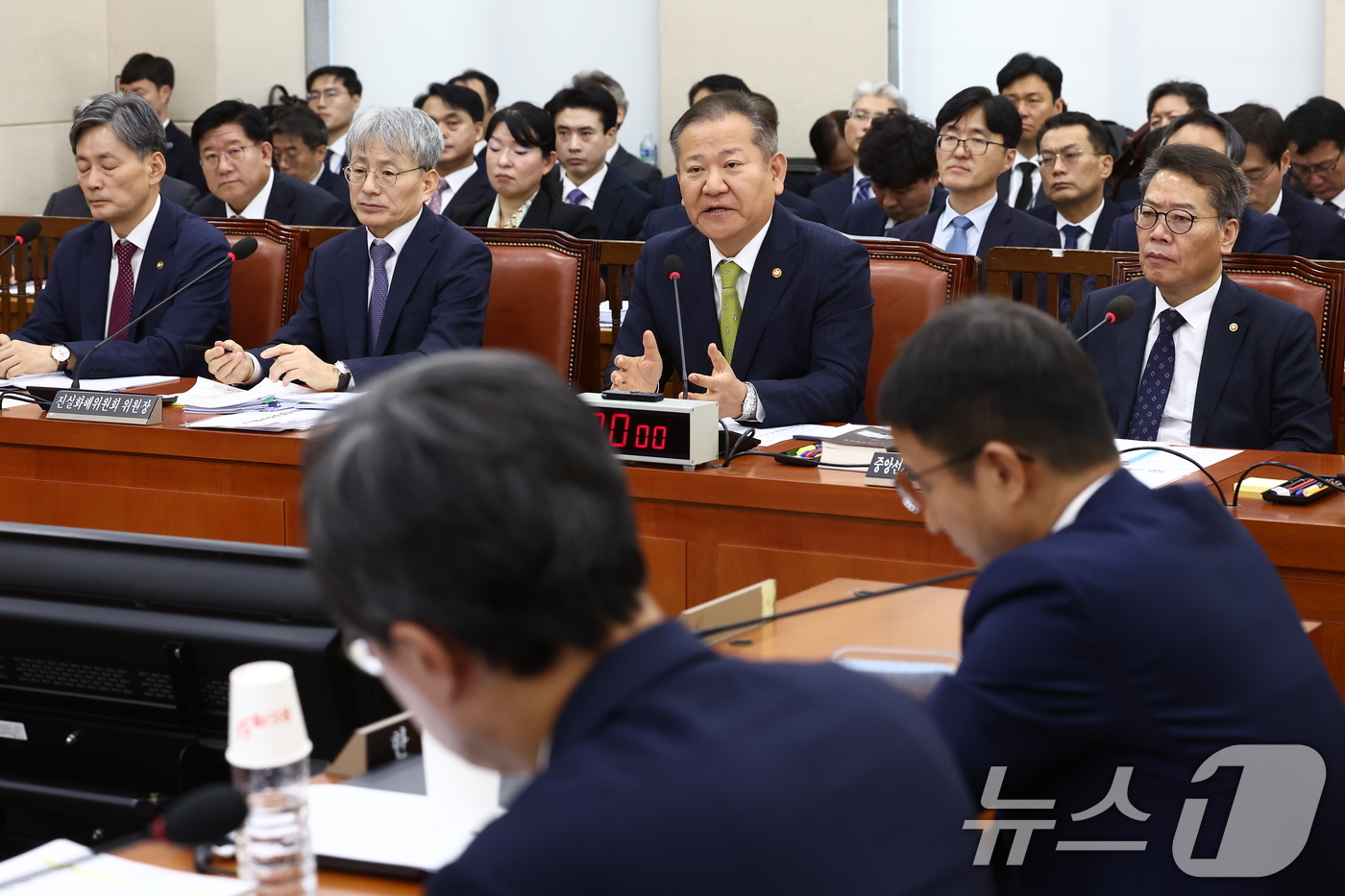 (서울=뉴스1) 김민지 기자 = 이상민 행정안전부 장관이 25일 오전 서울 여의도 국회 행정안전위원회에서 열린 행정안전부·중앙선거관리위원회·진실화해를위한과거사정리위원회·경찰청·소방 …