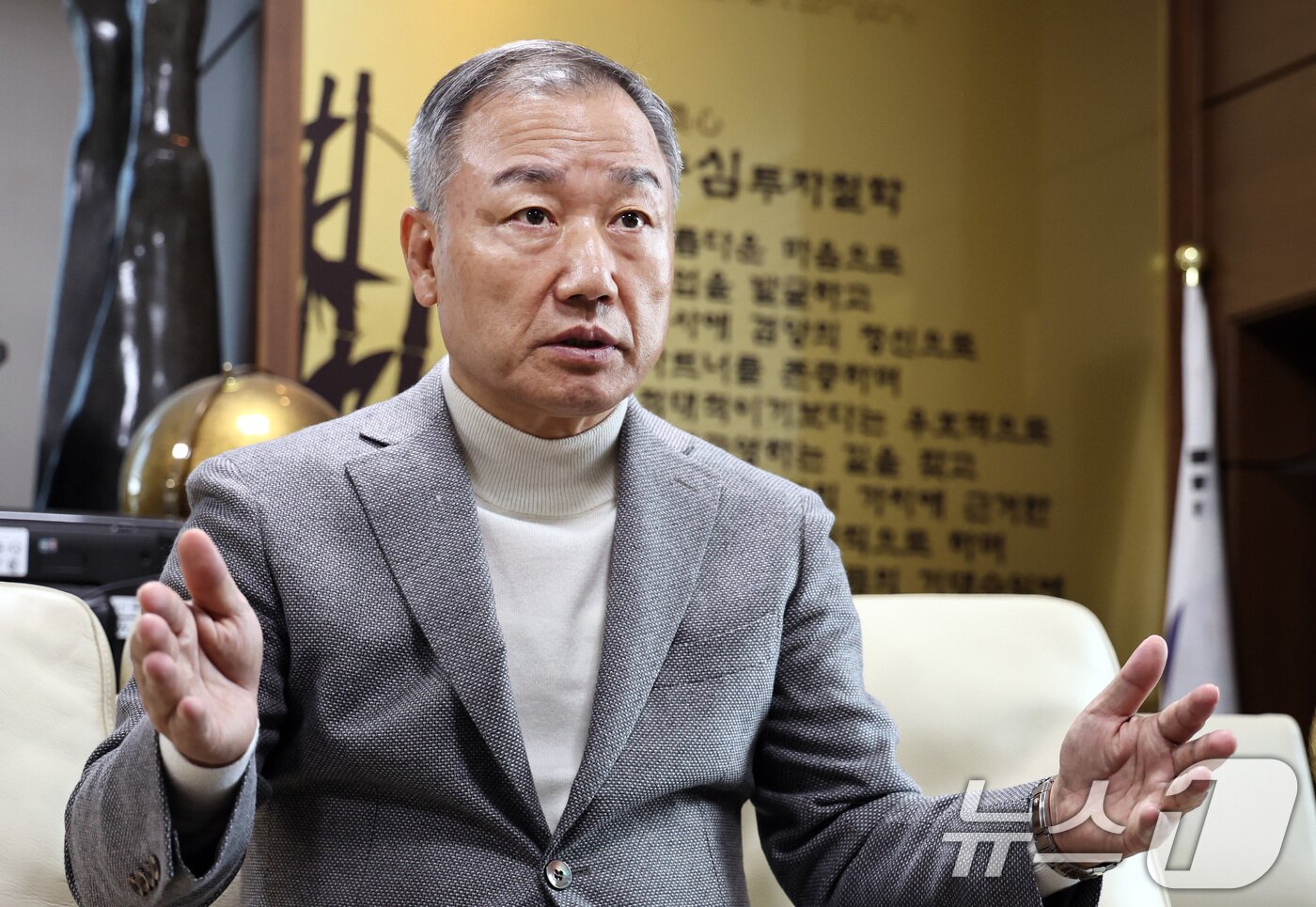 본문 이미지 - '주식농부' 박영옥 스마트인컴 대표가 25일 서울 여의도 사무실에서 뉴스1과 인터뷰하고 있다. 2024.10.25/뉴스1 ⓒ News1 구윤성 기자