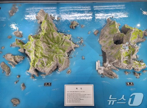 본문 이미지 -  리모델링 작업을 마친 독도 조형물 (서울교통공사 제공)