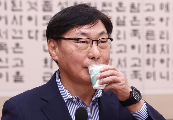 이화영 재판서 "김성태 몰랐다" 위증한 전 경기도 국장 "혐의 부인"