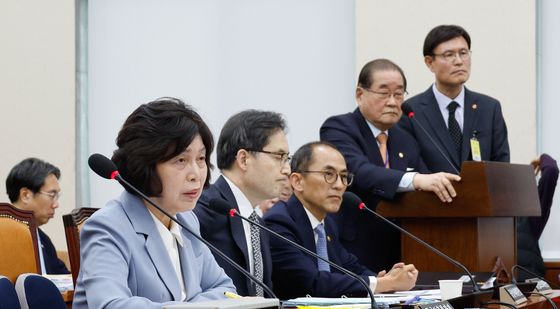 [국감]답변하는 강정애 장관