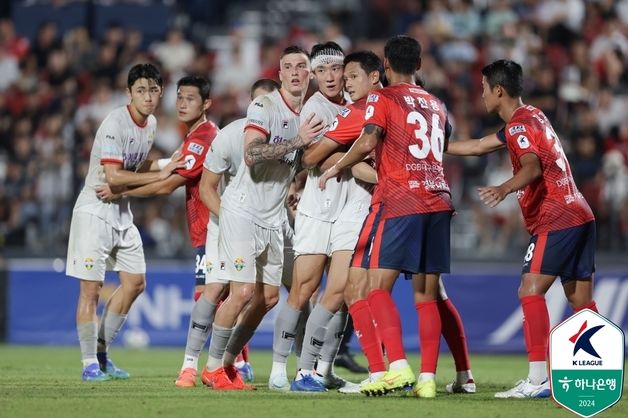 일단 여기서 이겨 울산과 우승 경쟁…2위 강원 vs 3위 김천 빅매치