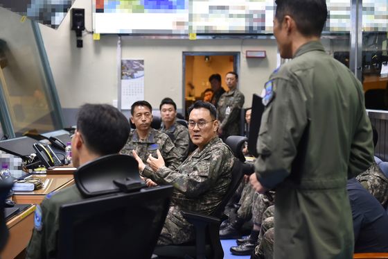 합참의장, 공군작전사령부 방문…"강력하게 적 압도해야"