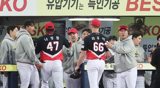 라우어, 1회 2K 깔끔한 출발