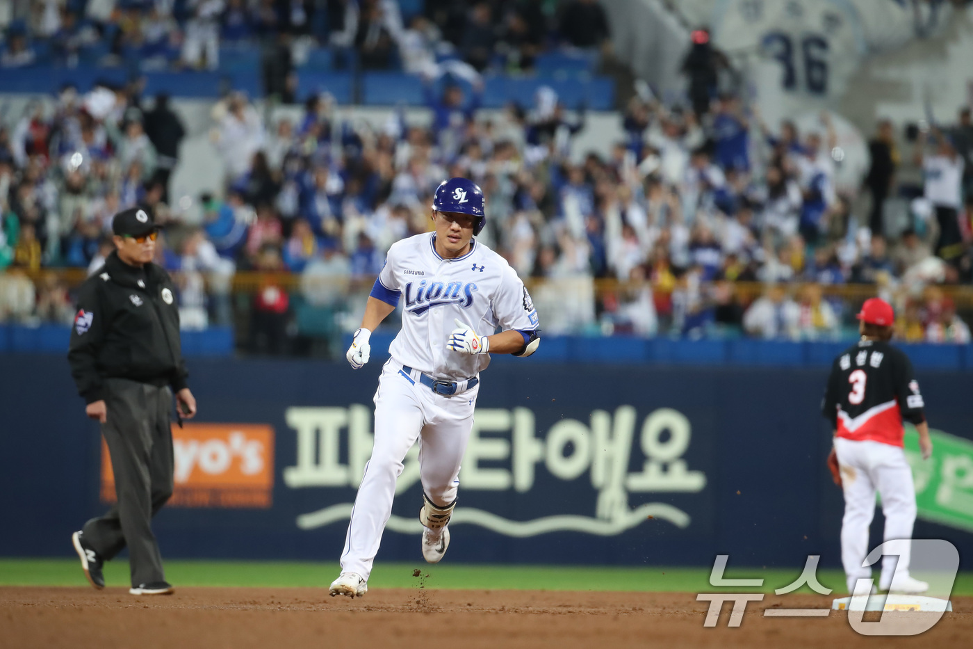 (대구=뉴스1) 공정식 기자 = 25일 오후 대구 삼성라이온즈파크에서 열린 프로야구 '2024 신한 SOL 뱅크 KBO 포스트시즌' 한국시리즈 3차전 KIA 타이거즈와 삼성 라이온 …