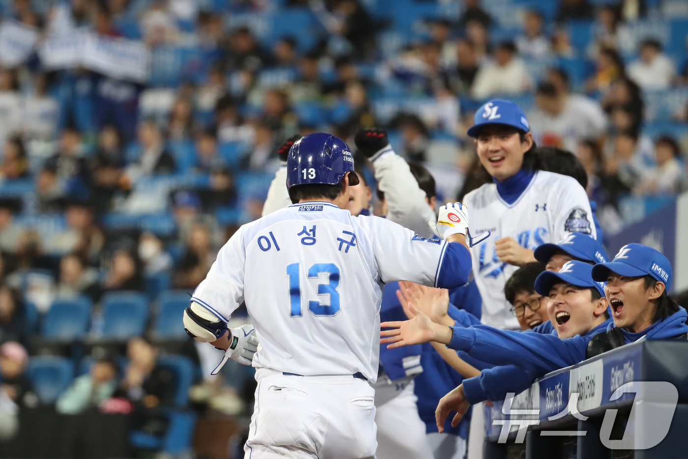 (대구=뉴스1) 공정식 기자 = 25일 오후 대구 삼성라이온즈파크에서 열린 프로야구 '2024 신한 SOL 뱅크 KBO 포스트시즌' 한국시리즈 3차전 KIA 타이거즈와 삼성 라이온 …