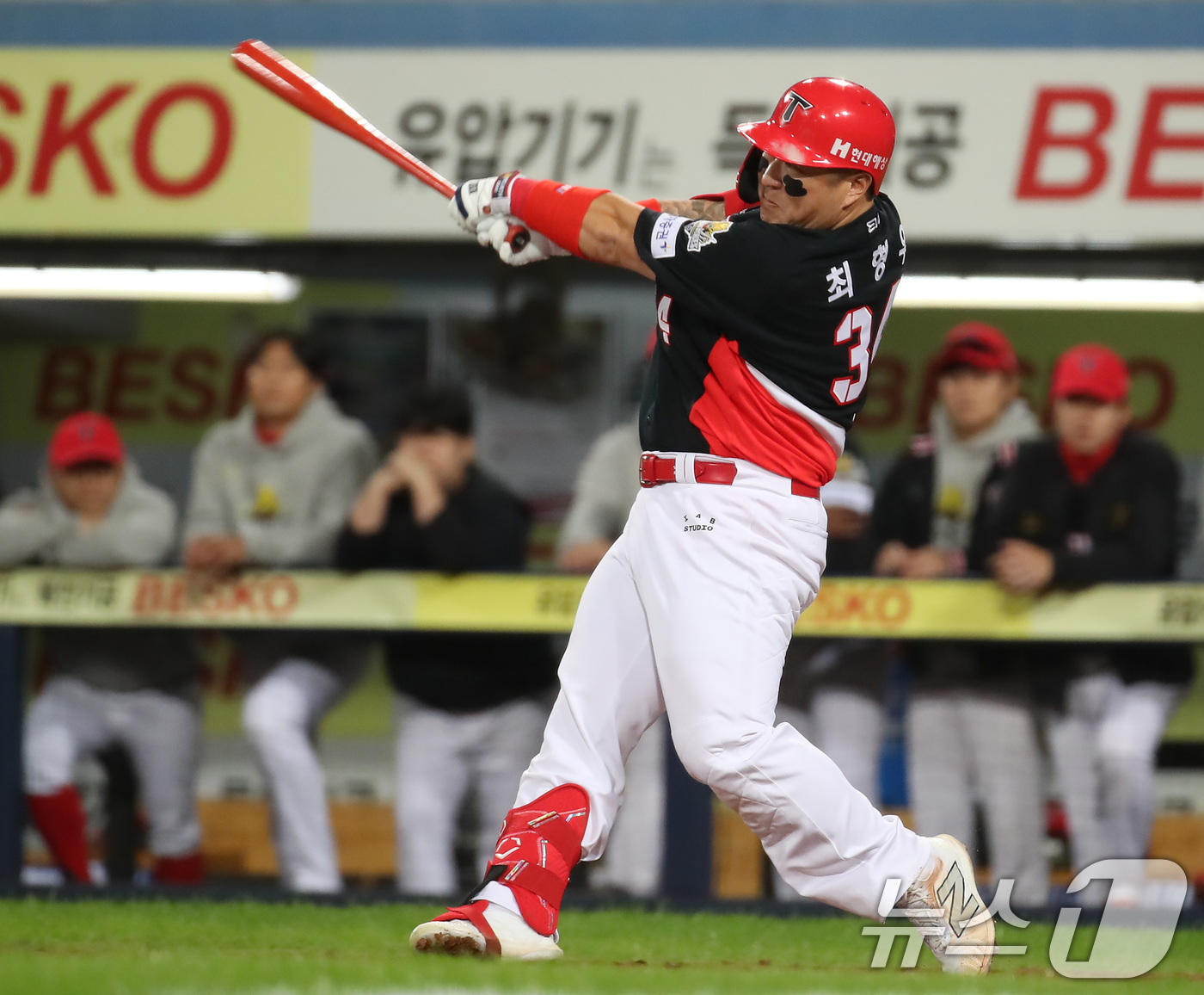 (대구=뉴스1) 공정식 기자 = 25일 오후 대구 삼성라이온즈파크에서 열린 프로야구 '2024 신한 SOL 뱅크 KBO 포스트시즌' 한국시리즈 3차전 KIA 타이거즈와 삼성 라이온 …