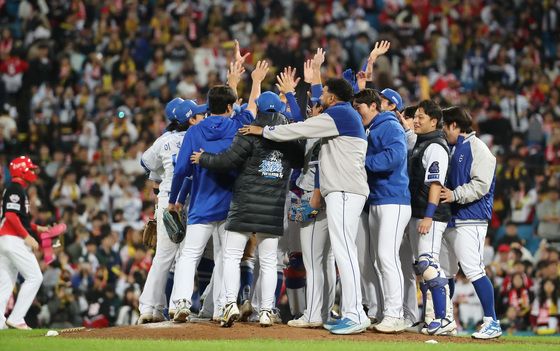 '홈런 4방' 깨어난 삼성, KIA에 2패 후 첫 승…완벽투 레예스 MVP(종합)