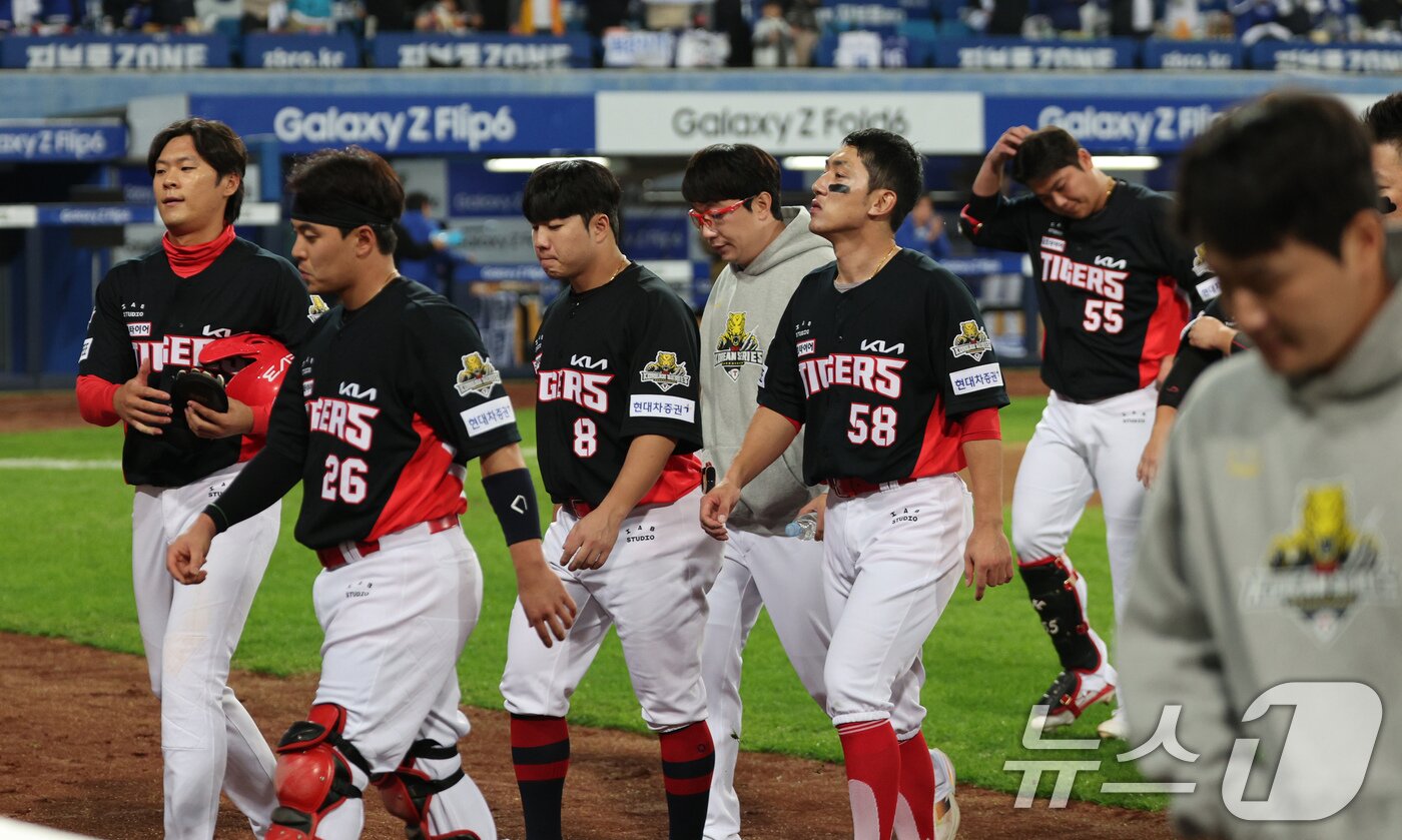 본문 이미지 - 디펜딩 챔피언에서 8위로 추락한 KIA 타이거즈. / 뉴스1 DB ⓒ News1 장수영 기자