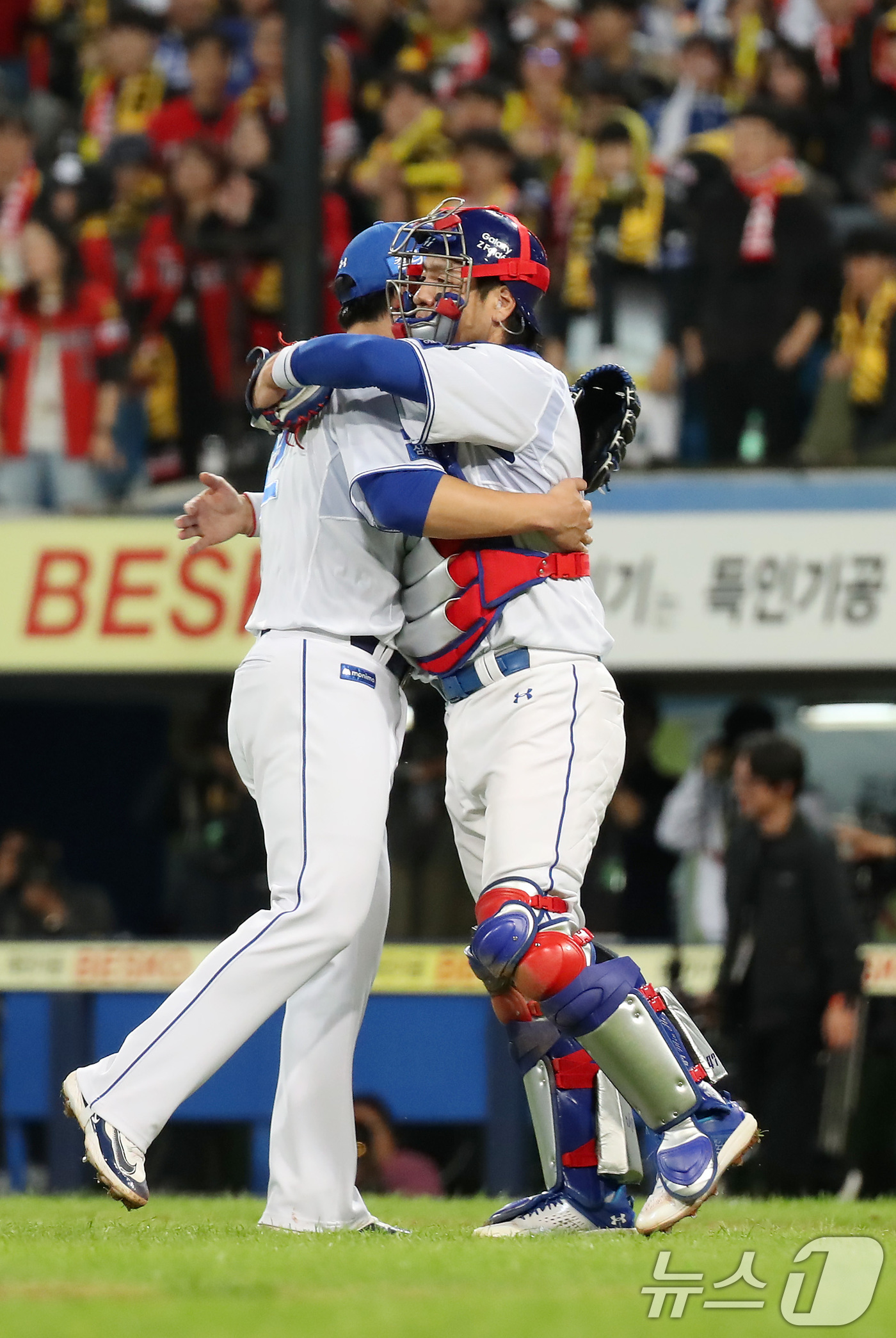 (대구=뉴스1) 공정식 기자 = 25일 오후 대구 삼성라이온즈파크에서 열린 프로야구 '2024 신한 SOL 뱅크 KBO 포스트시즌' 한국시리즈 3차전 KIA 타이거즈와 삼성 라이온 …