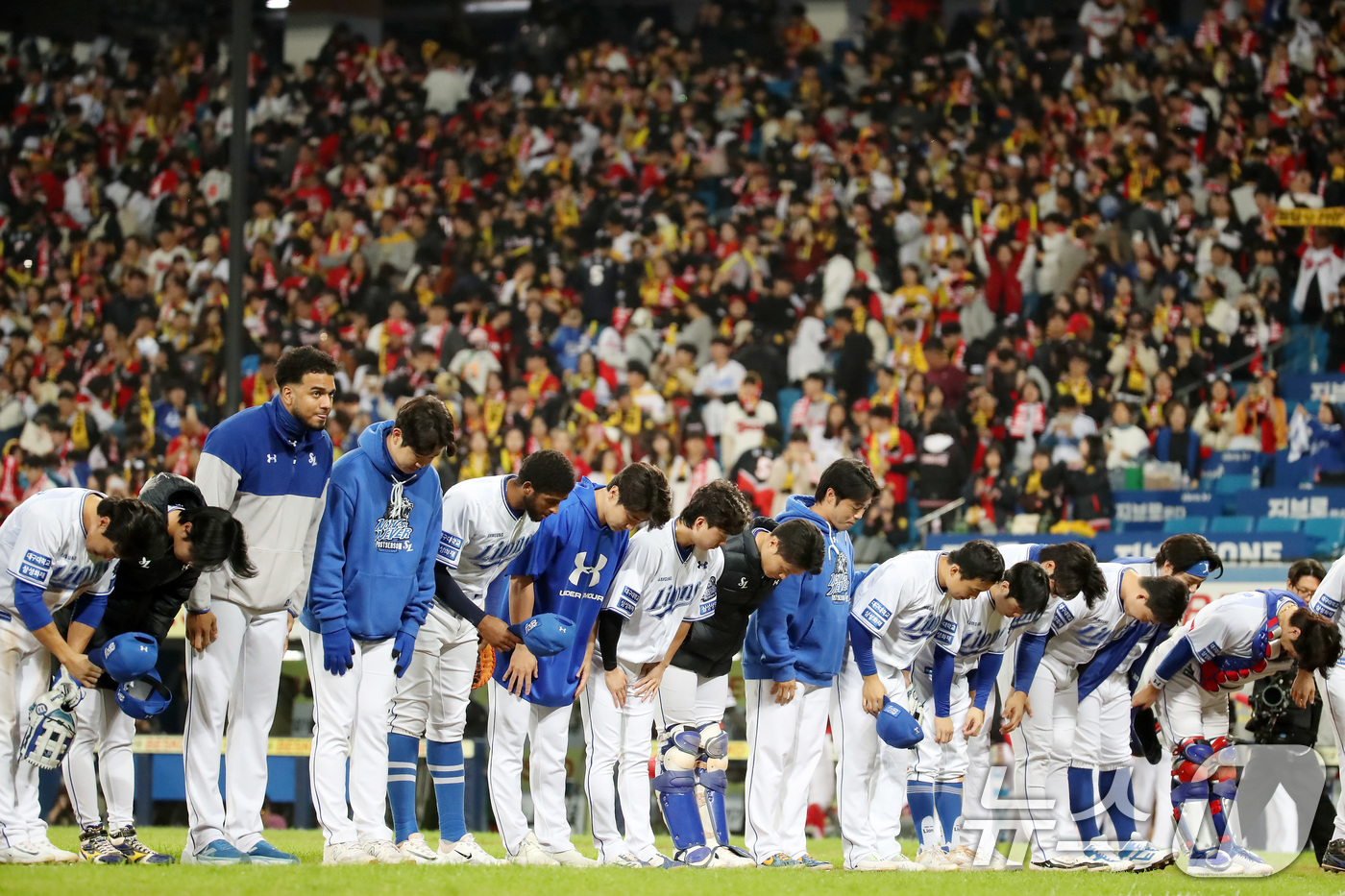 (대구=뉴스1) 공정식 기자 = 25일 오후 대구 삼성라이온즈파크에서 열린 프로야구 '2024 신한 SOL 뱅크 KBO 포스트시즌' 한국시리즈 3차전 KIA 타이거즈와 삼성 라이온 …